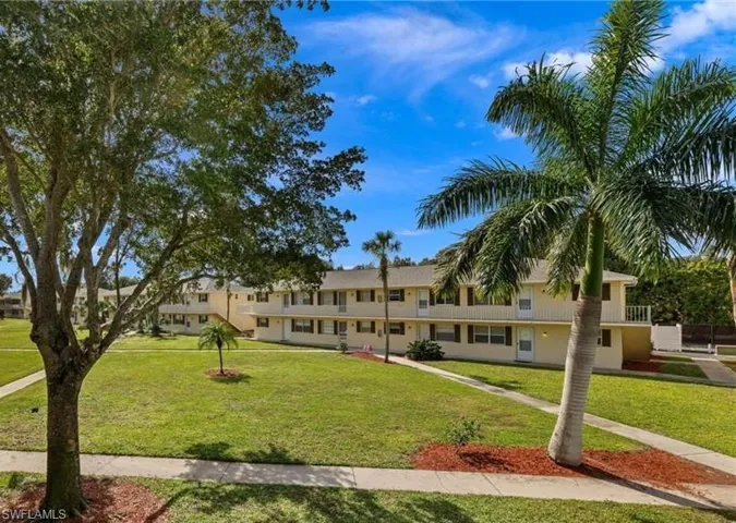 3325  Airport  RD, Naples, FL 34105