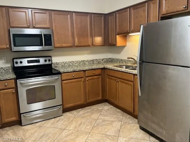 3325  Airport  RD, Naples, FL 34105