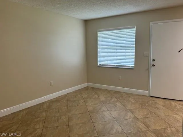 3325  Airport  RD, Naples, FL 34105