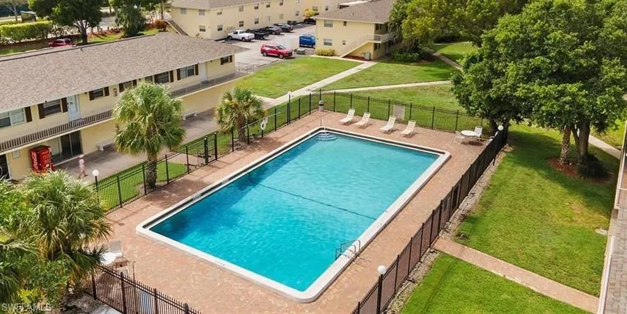 3325  Airport  RD, Naples, FL 34105
