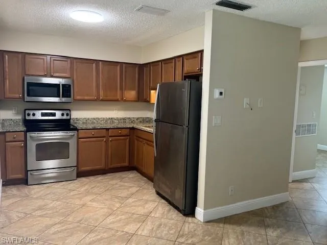 3325  Airport  RD, Naples, FL 34105