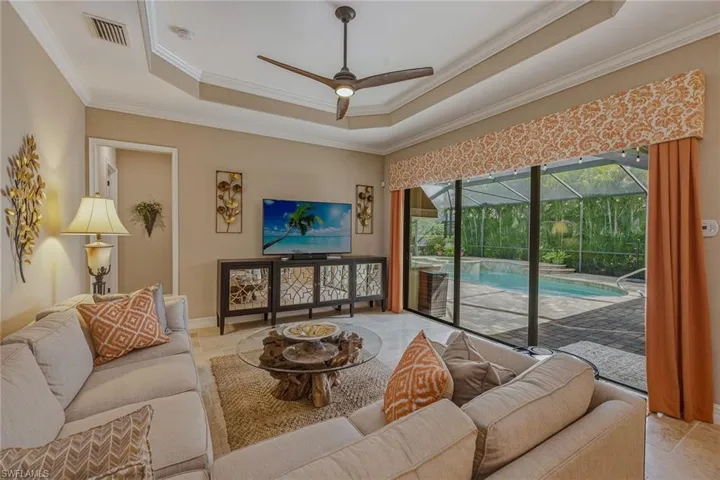 9505 Campanile Cir, Naples, Florida 34114