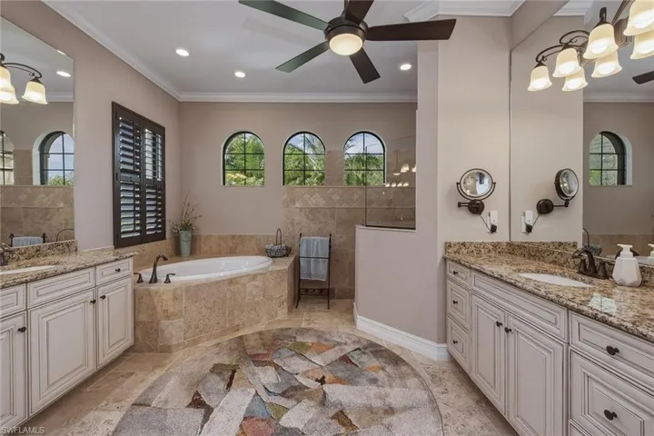 9505 Campanile Cir, Naples, Florida 34114