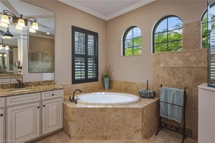 9505 Campanile Cir, Naples, Florida 34114