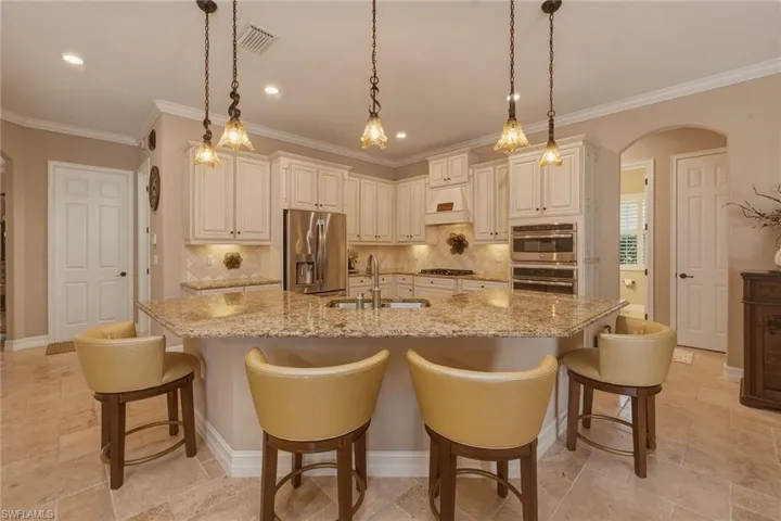 9505 Campanile Cir, Naples, Florida 34114