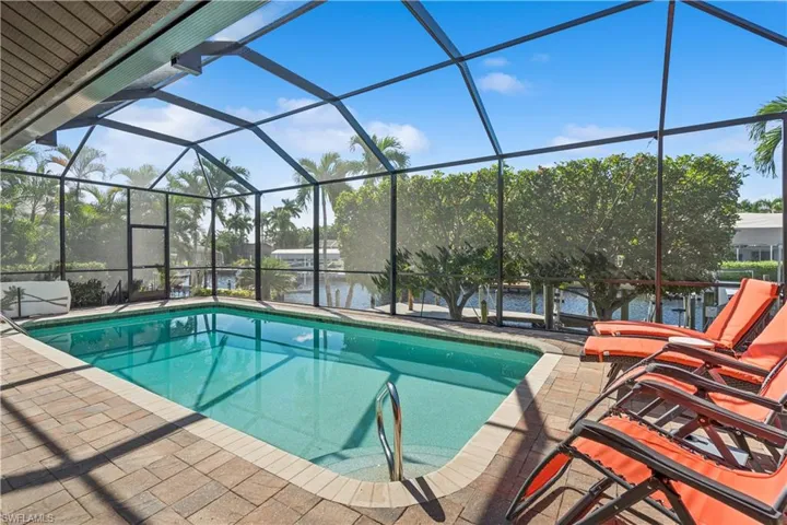 Private Outdoor Oasis - Solar Heated - Salt Water, Pool - screened enclosure, pavers on deck