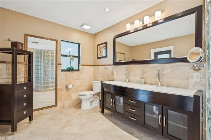 Master Bath - (first floor)    Opens to the lanai