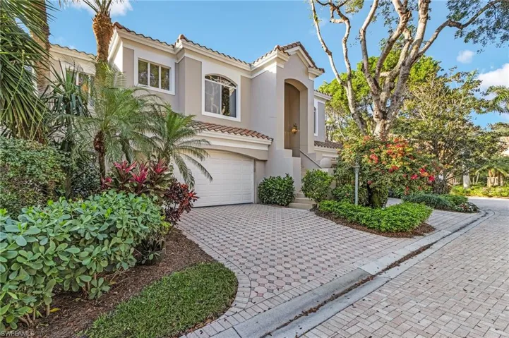 Mediterranean / spanish house with a garage
