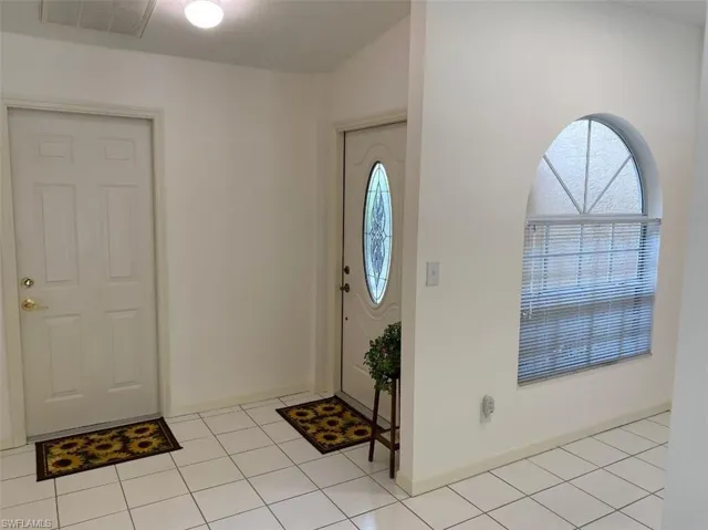 8095  Palomino  DR, Naples, FL 34113
