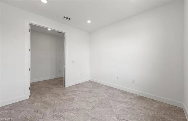 Den / flex room