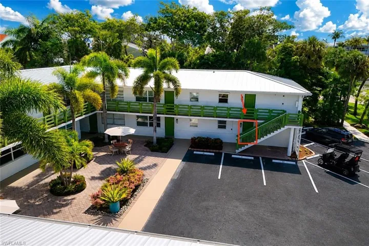 975  9th S AVE, Naples, FL 34102