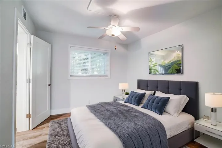 975  9th S AVE, Naples, FL 34102