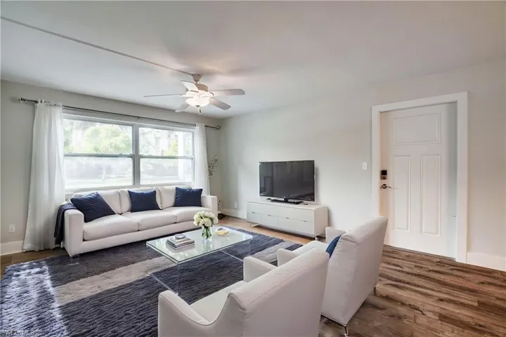 975  9th S AVE, Naples, FL 34102