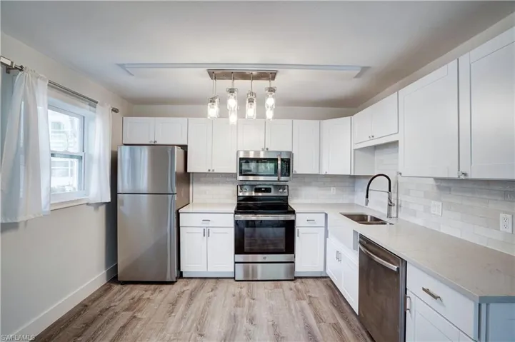 975  9th S AVE, Naples, FL 34102