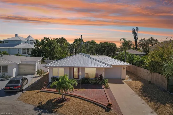 210  Hibiscus  DR, Fort Myers Beach, FL 33931