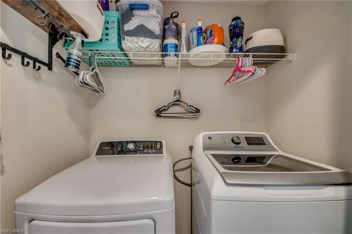 Clothes washing area with independent washer and dryer