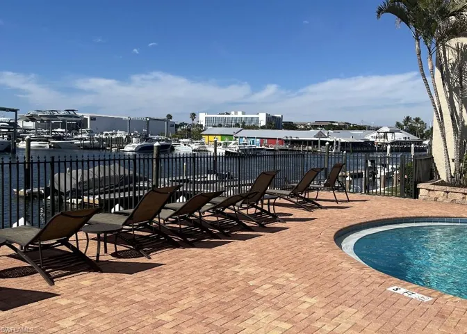 800  River Point  DR, Naples, FL 34102