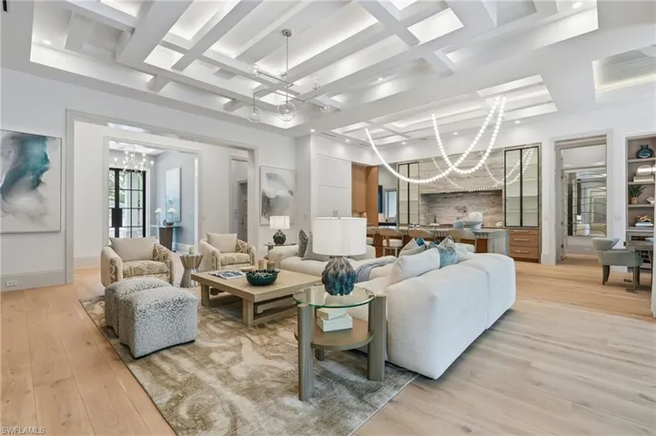 636 Fountainhead Ln, Naples, Florida 34103