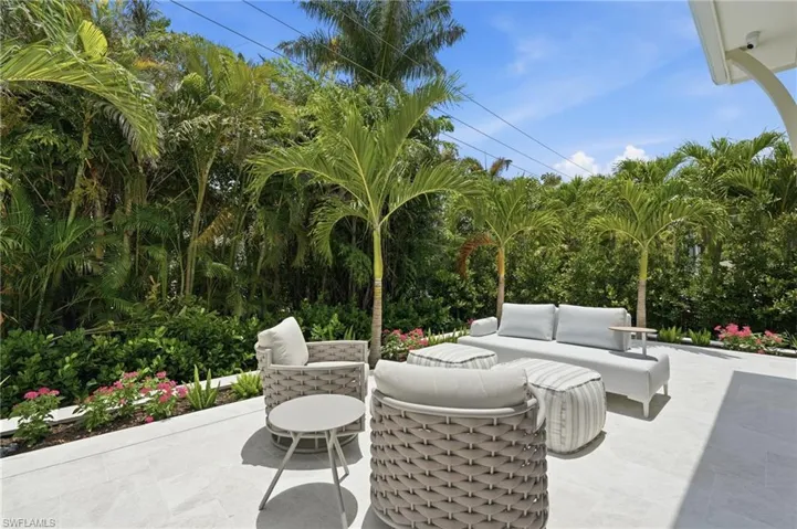 636 Fountainhead Ln, Naples, Florida 34103