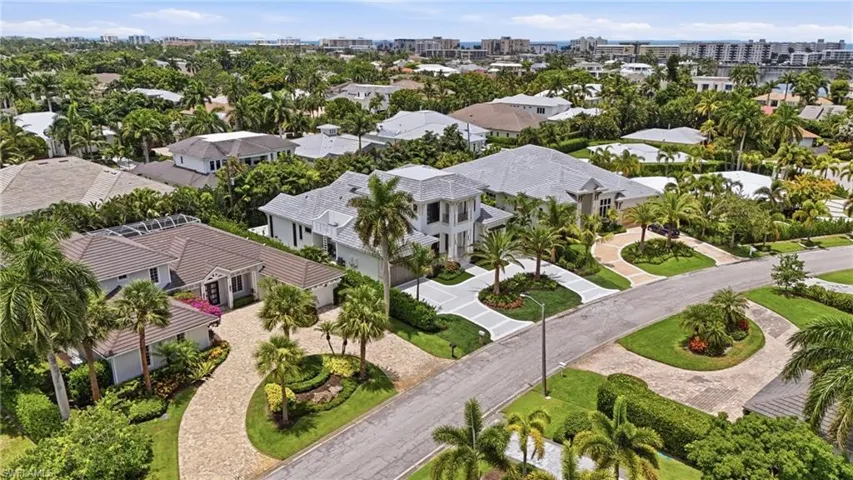 636 Fountainhead Ln, Naples, Florida 34103