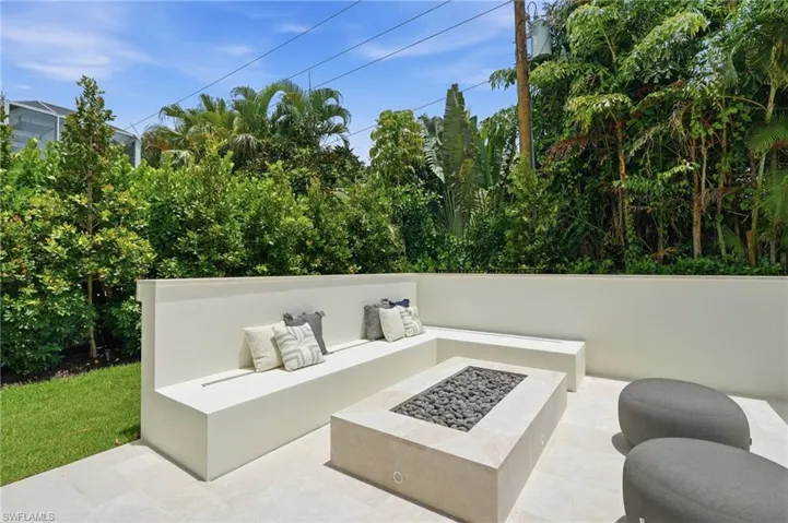 636 Fountainhead Ln, Naples, Florida 34103