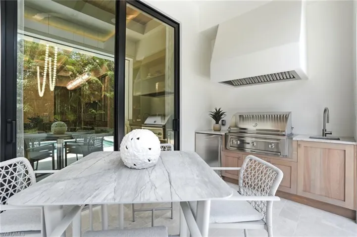 636 Fountainhead Ln, Naples, Florida 34103