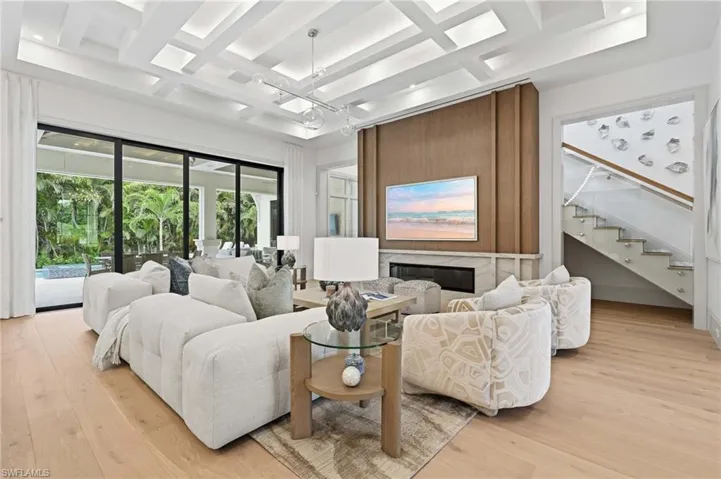 636 Fountainhead Ln, Naples, Florida 34103