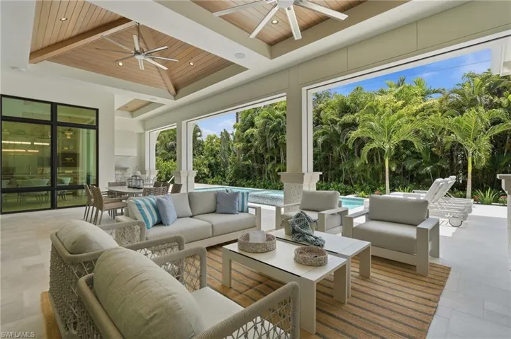 636 Fountainhead Ln, Naples, Florida 34103