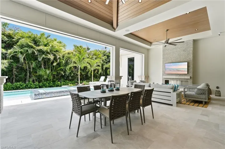 636 Fountainhead Ln, Naples, Florida 34103