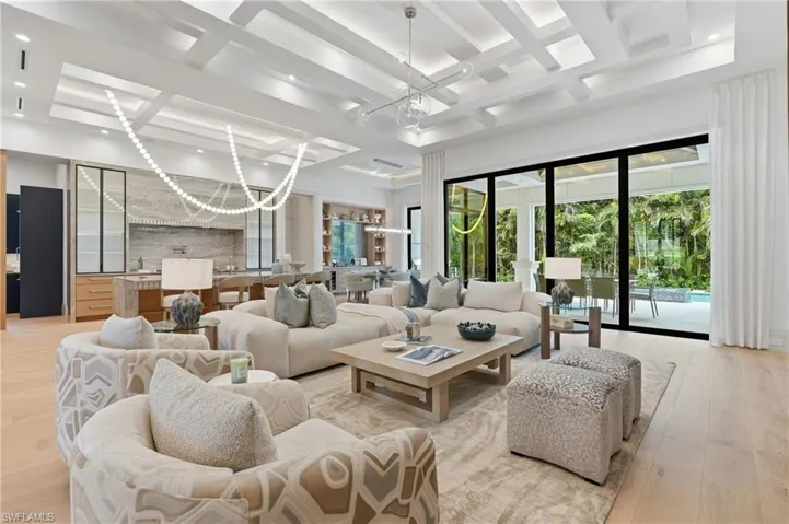636 Fountainhead Ln, Naples, Florida 34103