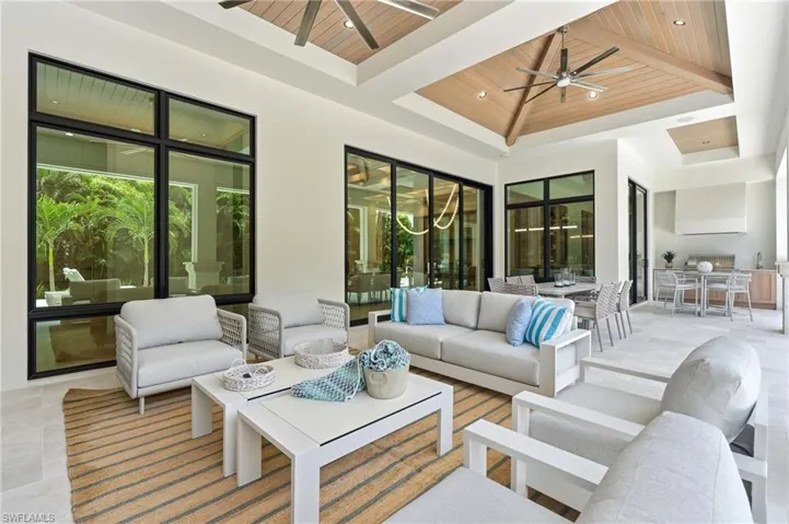 636 Fountainhead Ln, Naples, Florida 34103