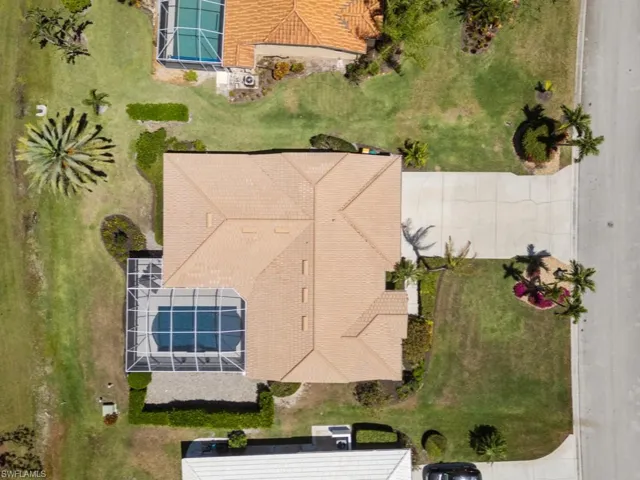 Birds eye view of property