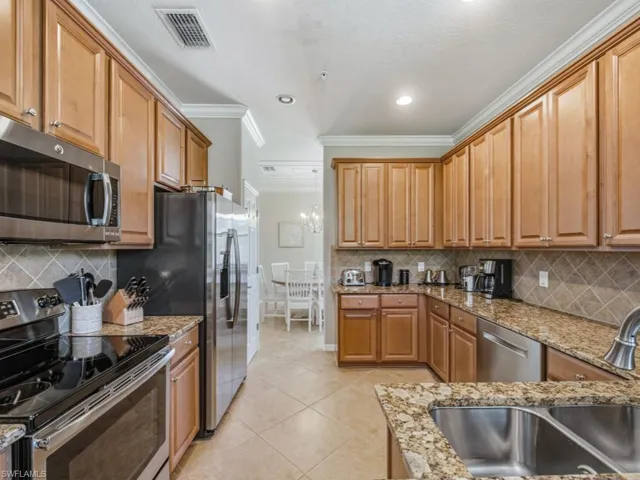 9502 Napoli Ln 26201, Naples, Florida 34113