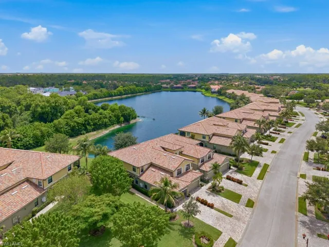 9502 Napoli Ln 26201, Naples, Florida 34113