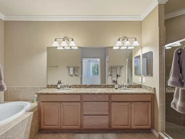 9502 Napoli Ln 26201, Naples, Florida 34113