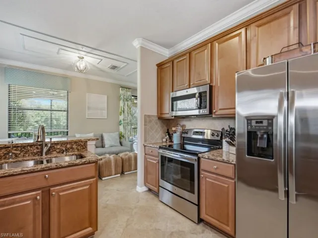 9502 Napoli Ln 26201, Naples, Florida 34113