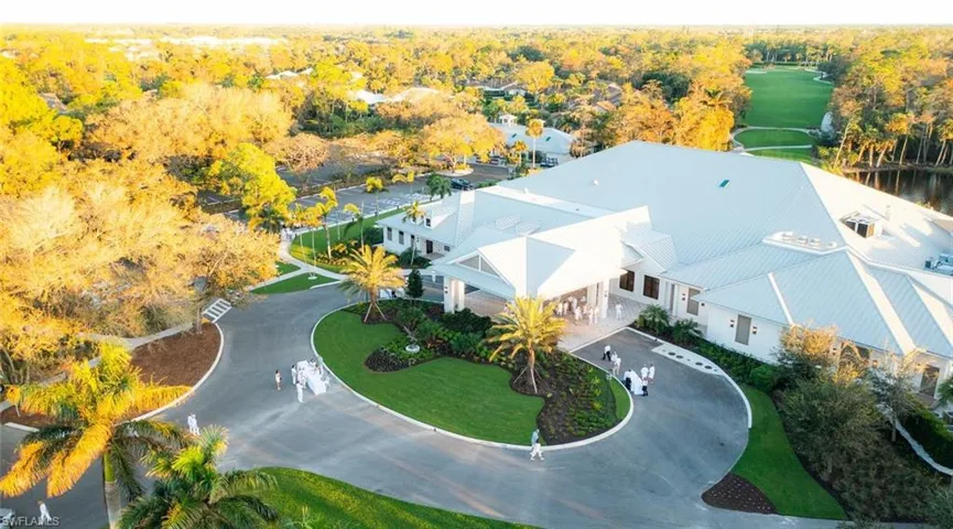 Bird's eye view of a golf course