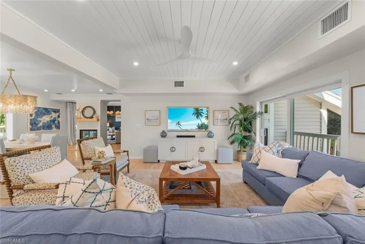 1048 Kings Crown Dr, Sanibel, Florida 33957