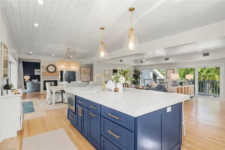 1048 Kings Crown Dr, Sanibel, Florida 33957