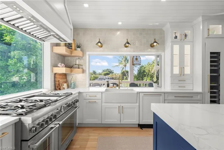1048 Kings Crown Dr, Sanibel, Florida 33957