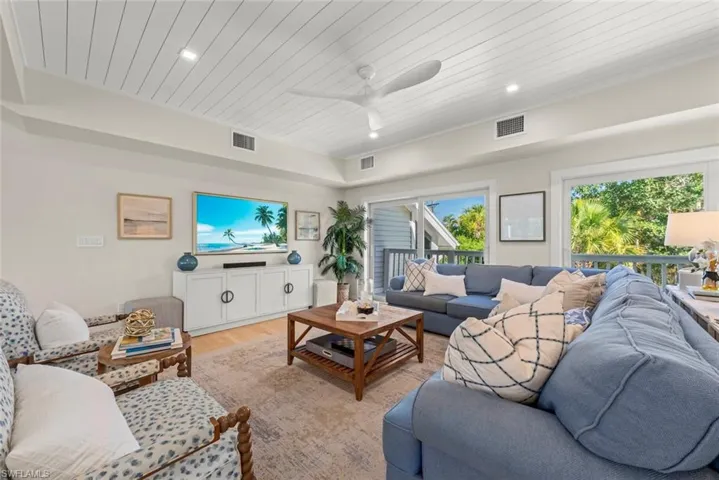 1048 Kings Crown Dr, Sanibel, Florida 33957