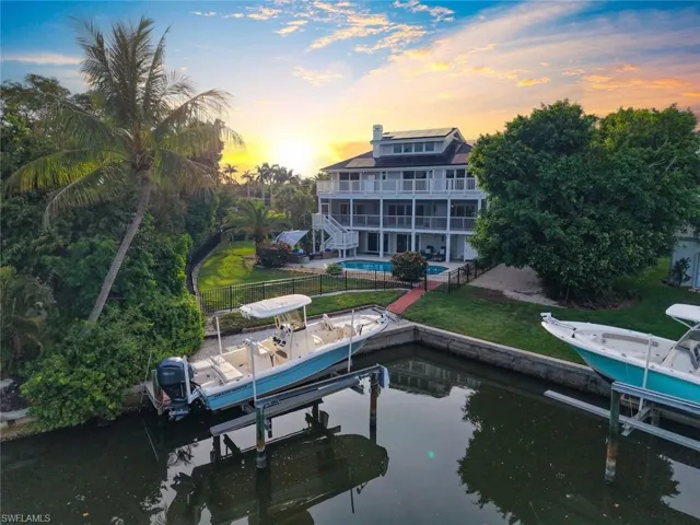 1048 Kings Crown Dr, Sanibel, Florida 33957