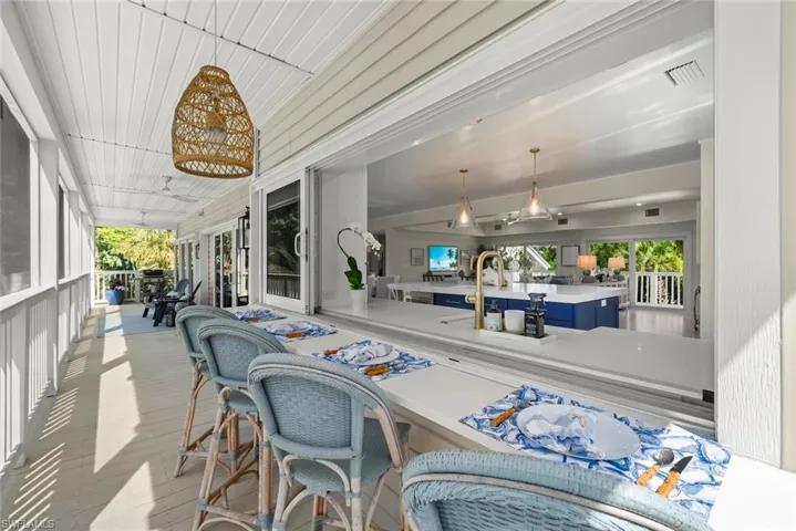 1048 Kings Crown Dr, Sanibel, Florida 33957