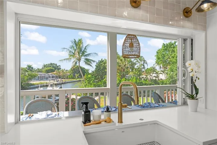 1048 Kings Crown Dr, Sanibel, Florida 33957
