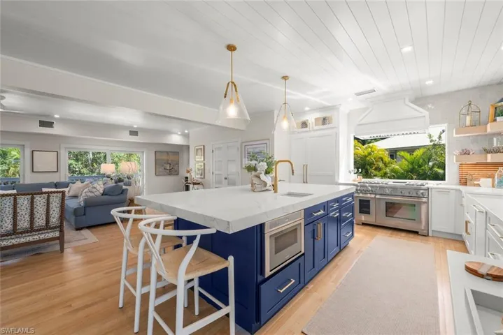 1048 Kings Crown Dr, Sanibel, Florida 33957
