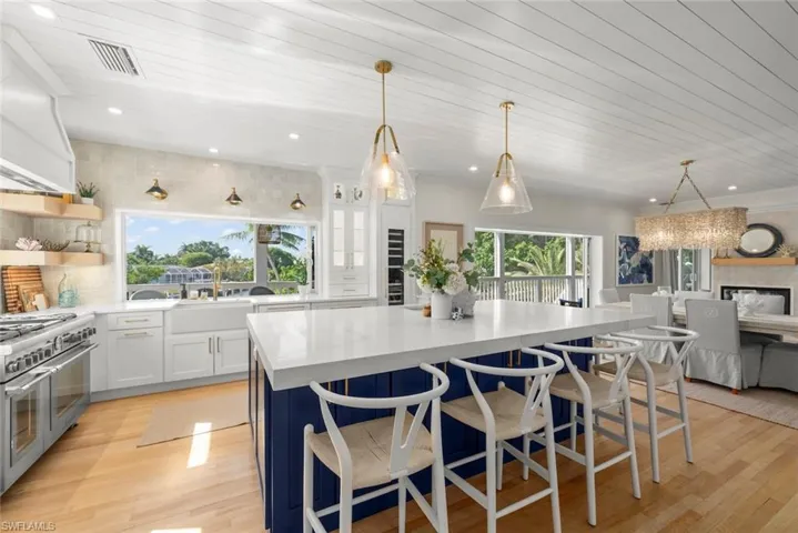 1048 Kings Crown Dr, Sanibel, Florida 33957