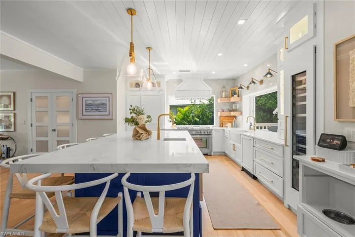 1048 Kings Crown Dr, Sanibel, Florida 33957
