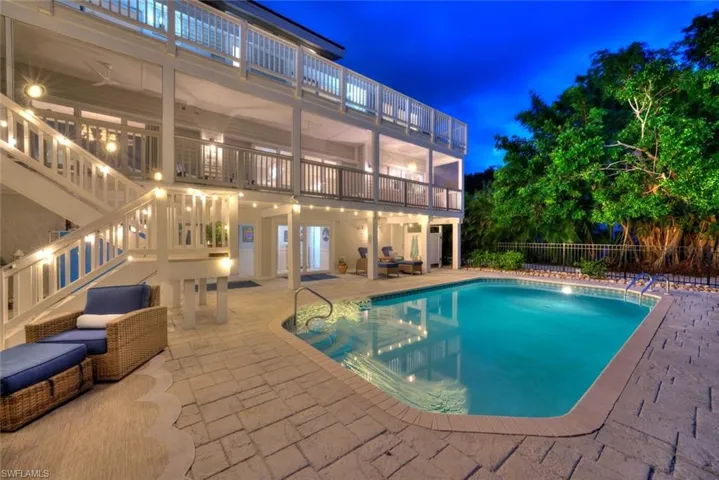 1048 Kings Crown Dr, Sanibel, Florida 33957