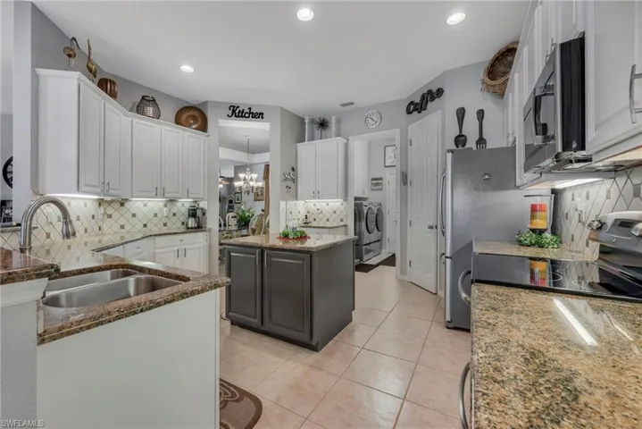 2111 Grove Dr, Naples, Florida 34120