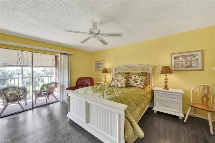 Master Bedroom w/large walk in closet